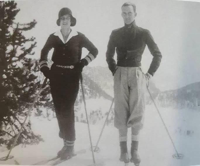 La coppia reale sugli sci a Courmayeur per la luna di miele - 1930 (dal libro "Umberto e Maria José di Savoia. Escursioni e soggiorni in Valle d'Aosta", di M. Fresia Paparazzo)